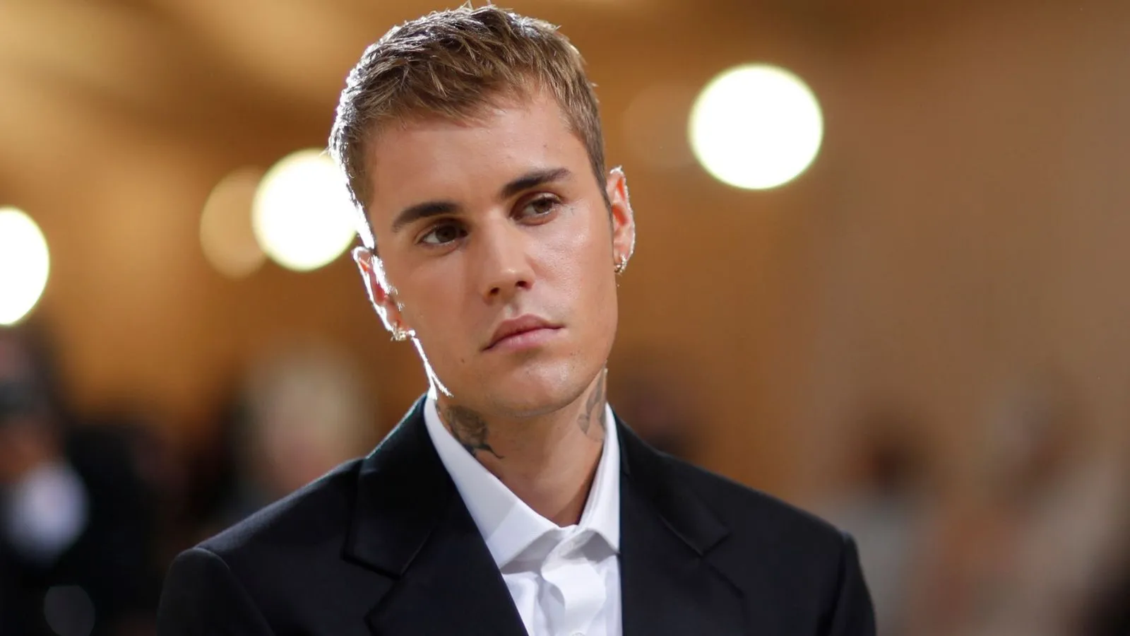 Read more about the article Justin Bieber: From Teen Idol to Global Superstar